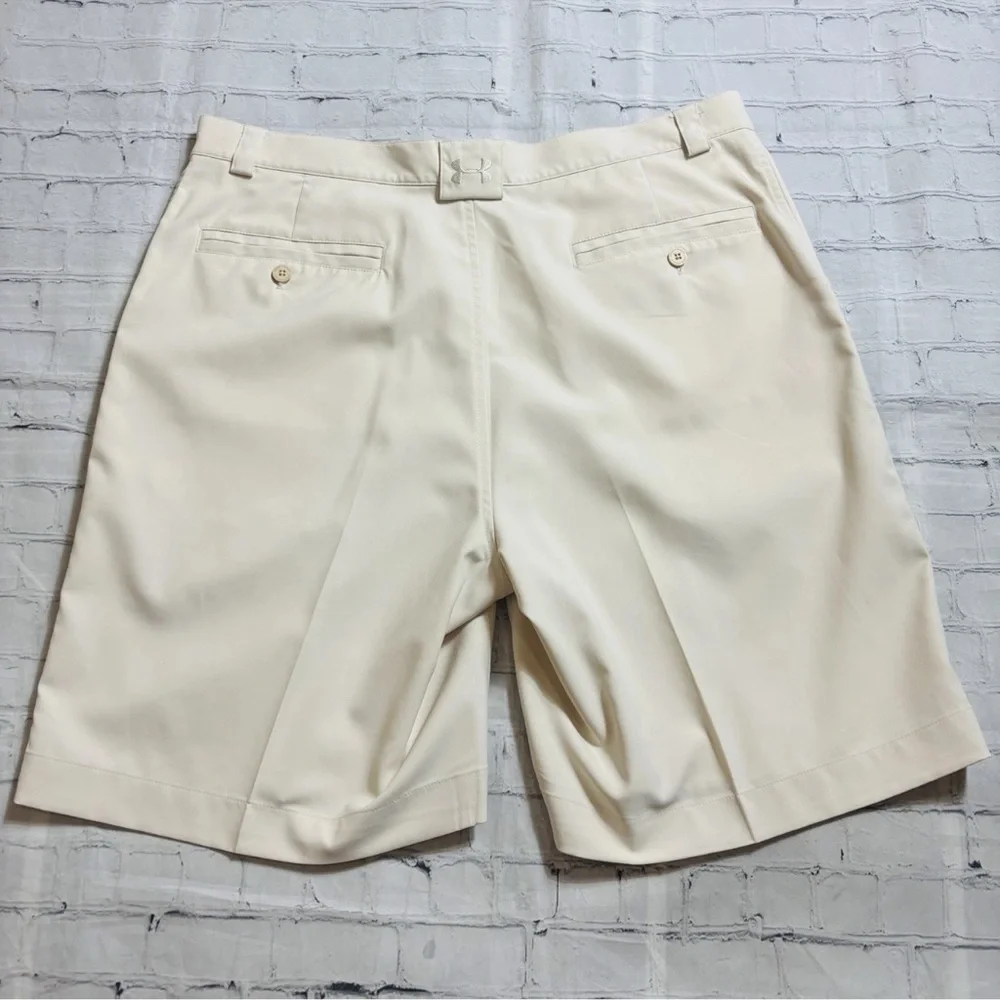 Under Armour Performance Golf Shorts Men's Size 38R Cream 9 Inch Inseam